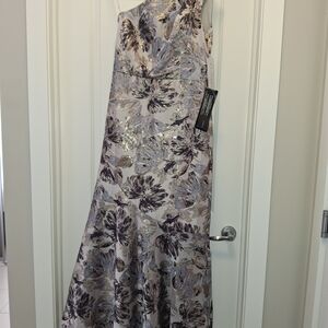 Kay Unger Elegant Cream Gown